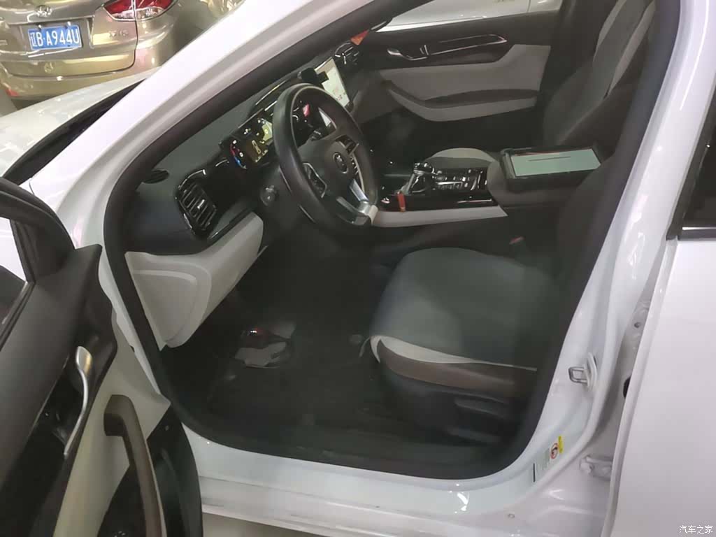 BYD Qin, 2023 16