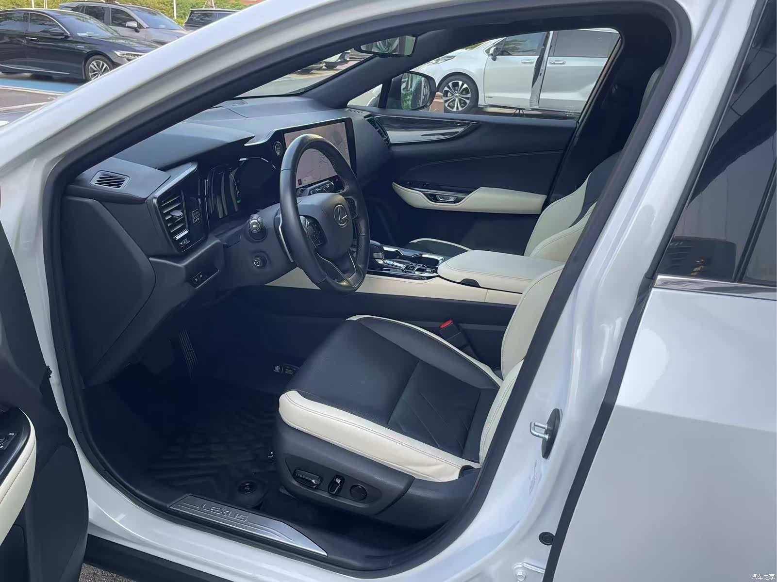 Lexus NX, 2022 4
