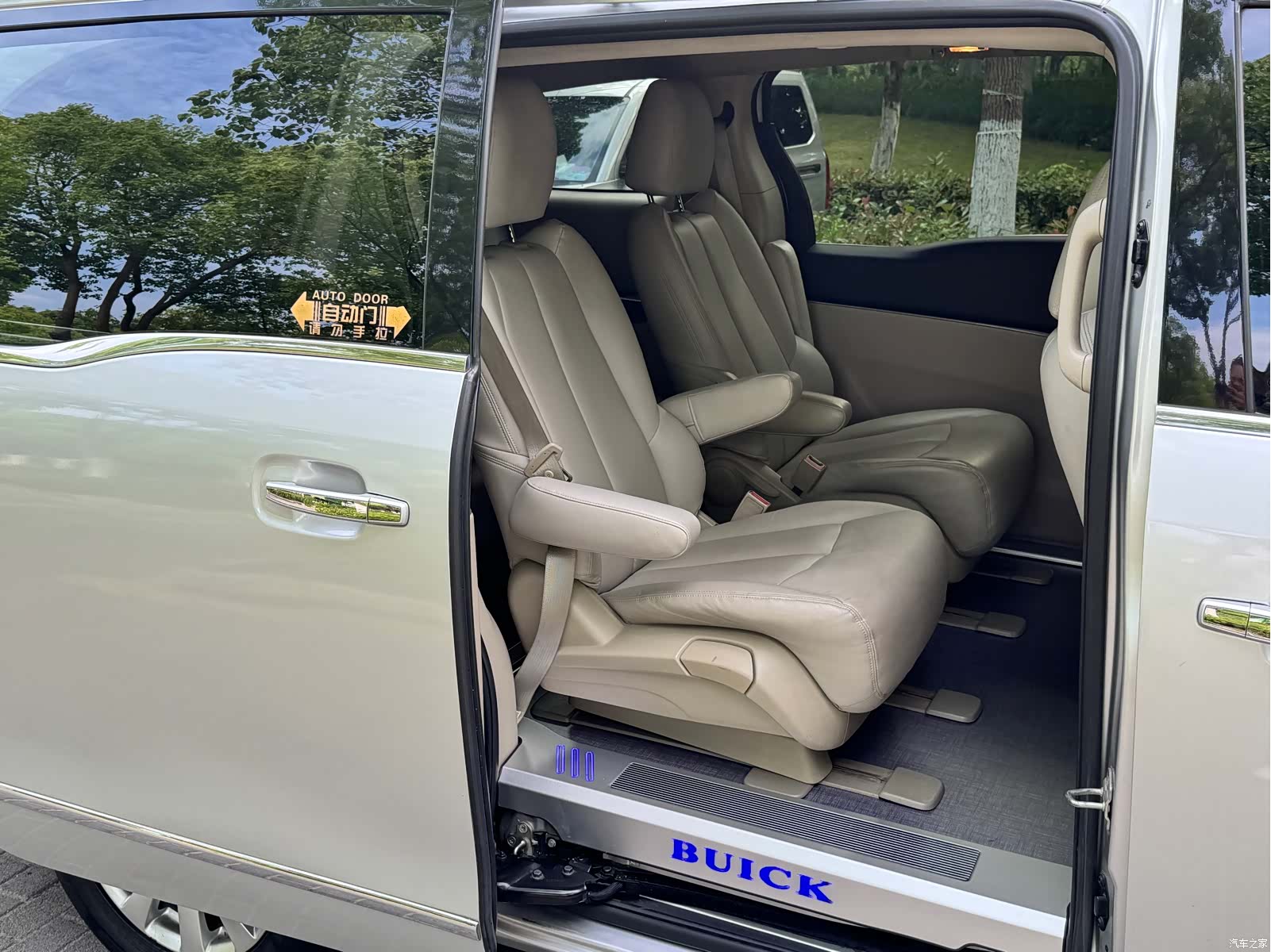 Buick GL8, 2018 13