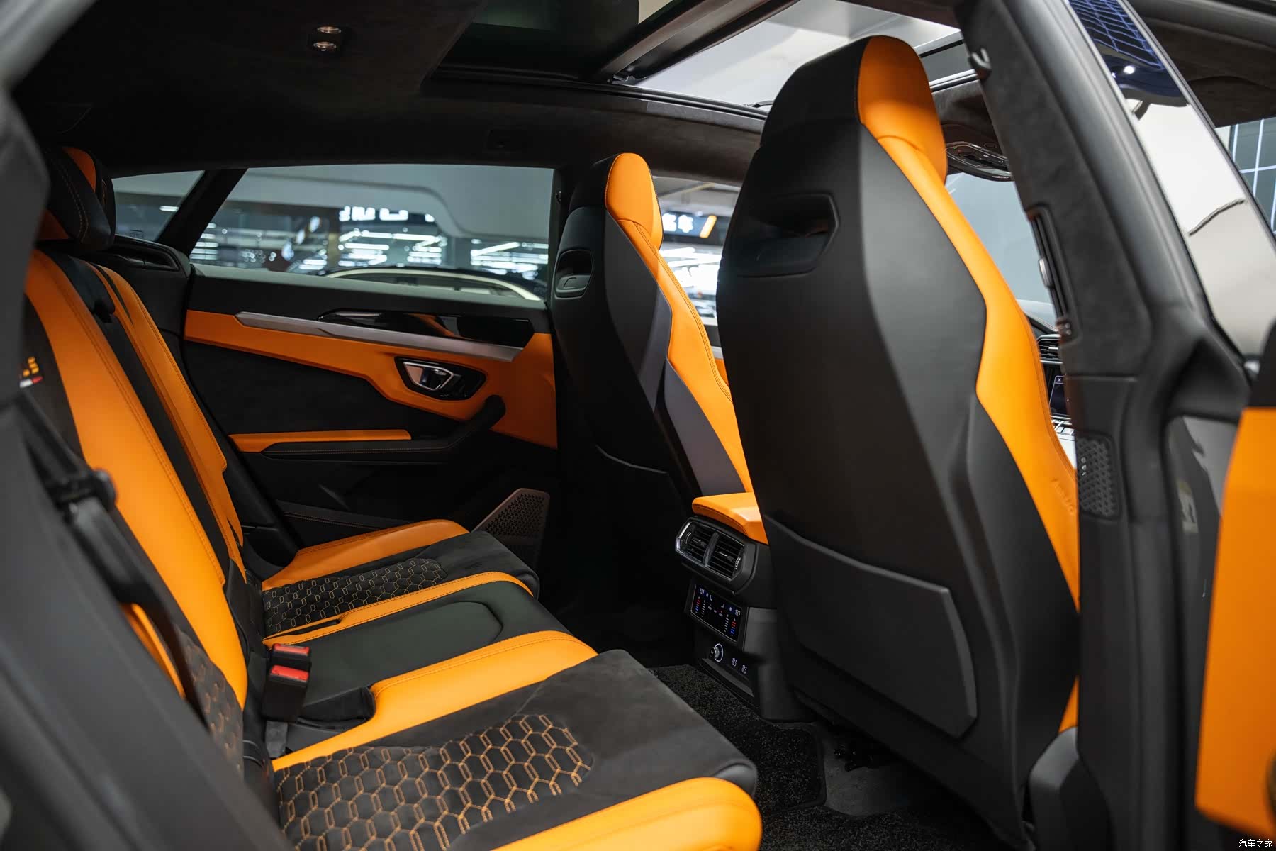 Lamborghini Urus, 2022 11