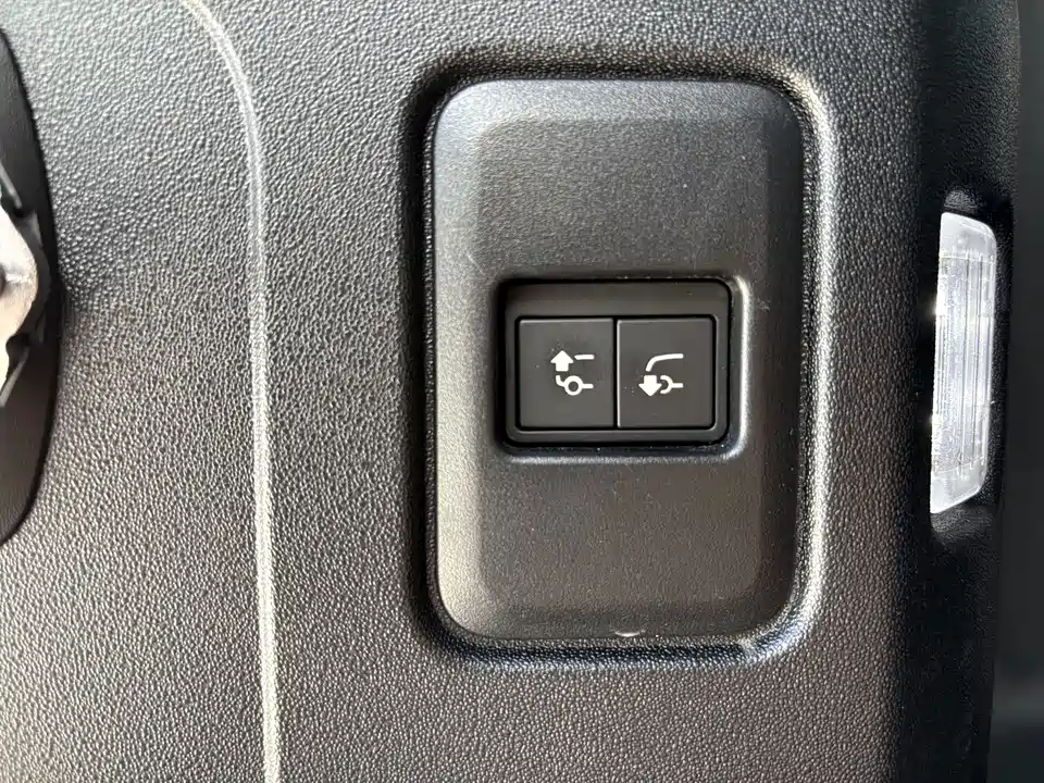 Land Rover guard