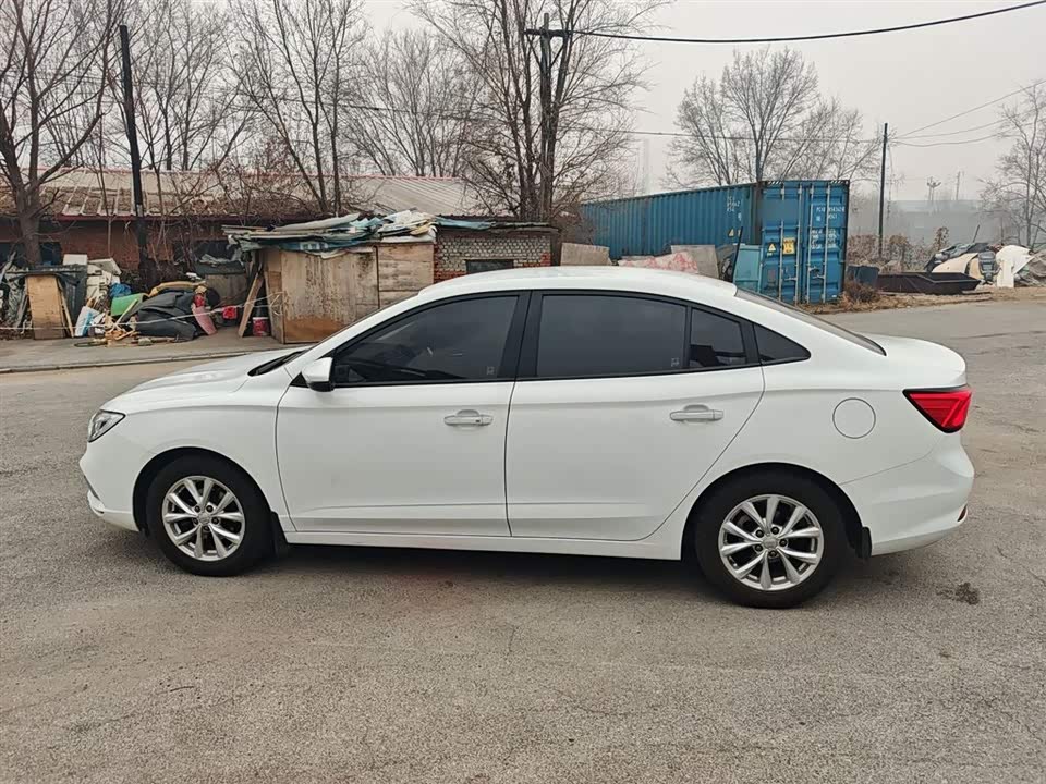 Roewe i5