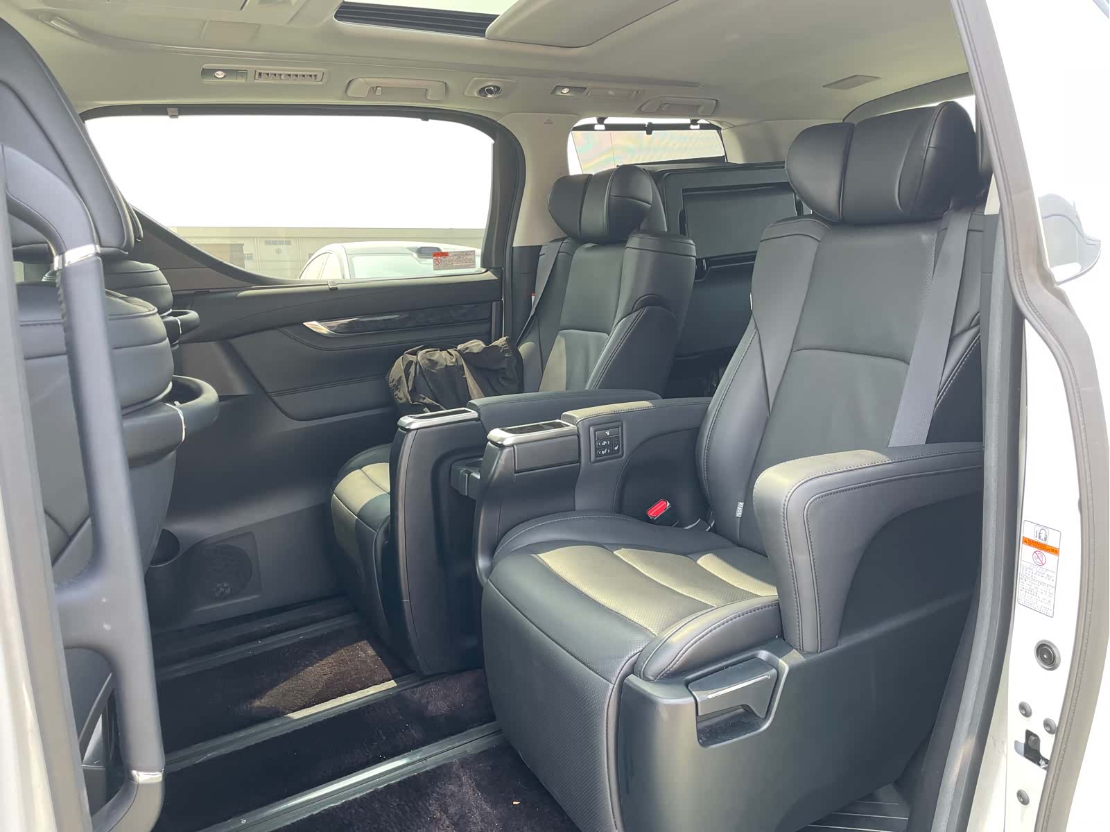 Toyota Vellfire, 2020 11
