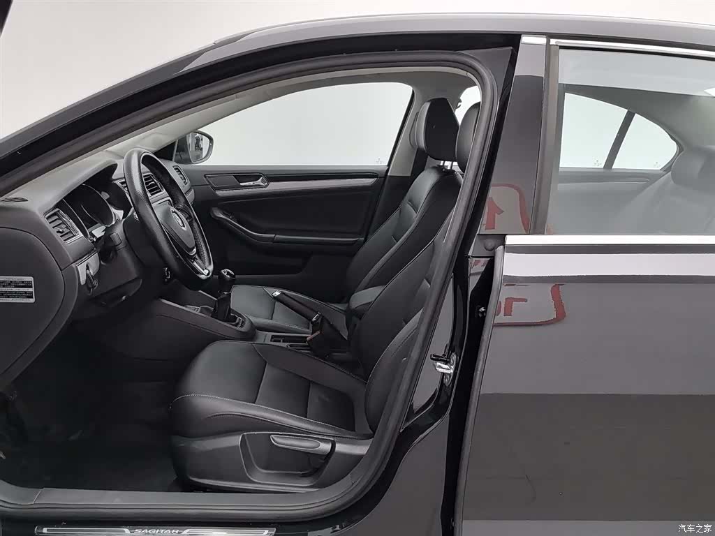 Volkswagen Sagitar, 2017 10