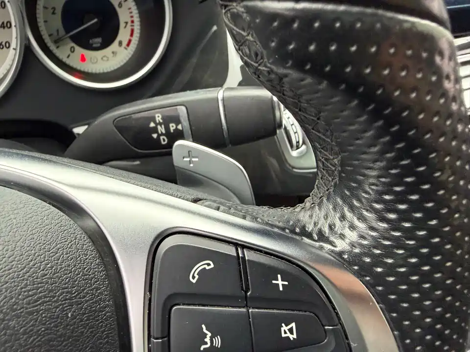 Mercedes-Benz CLS Mercedes-Benz CLS
