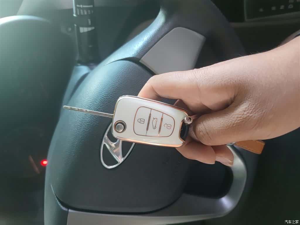 Hyundai GLS, 2015 9