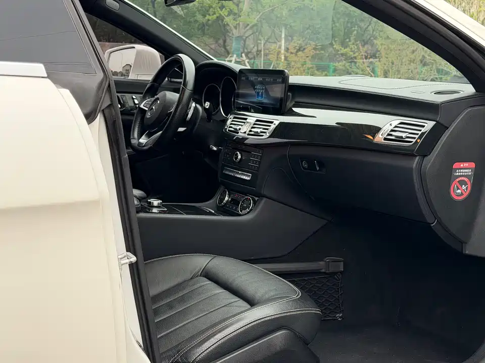 Mercedes-Benz CLS Mercedes-Benz CLS