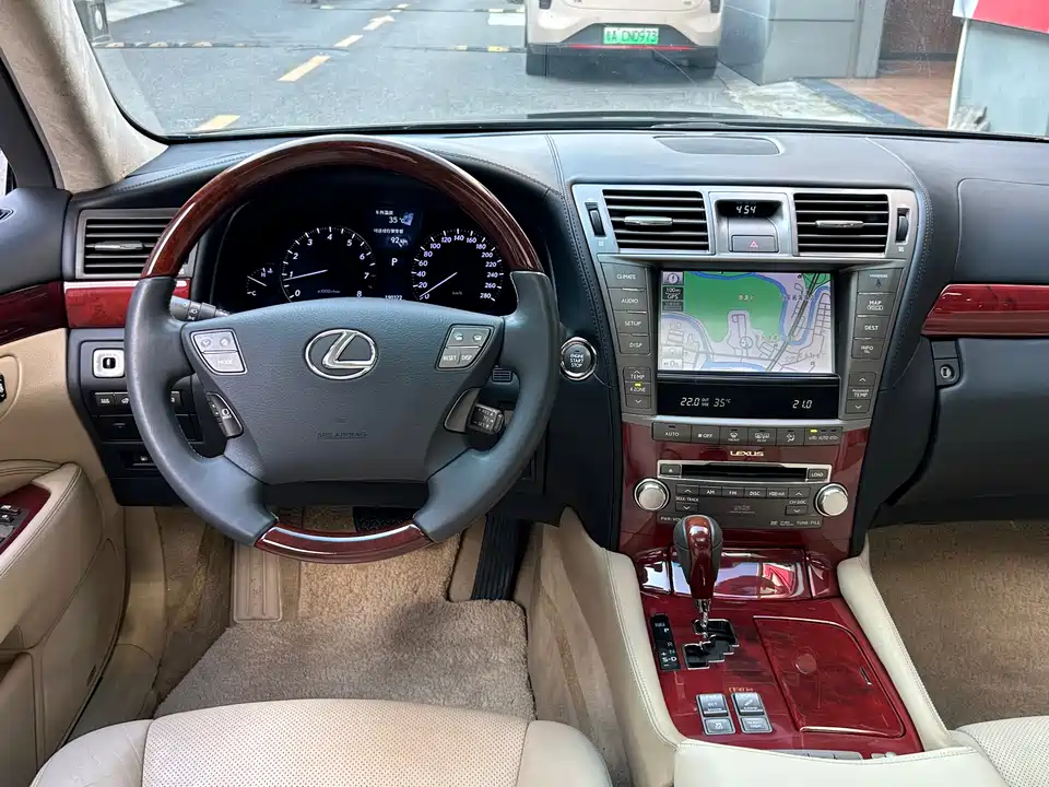 Lexus LS