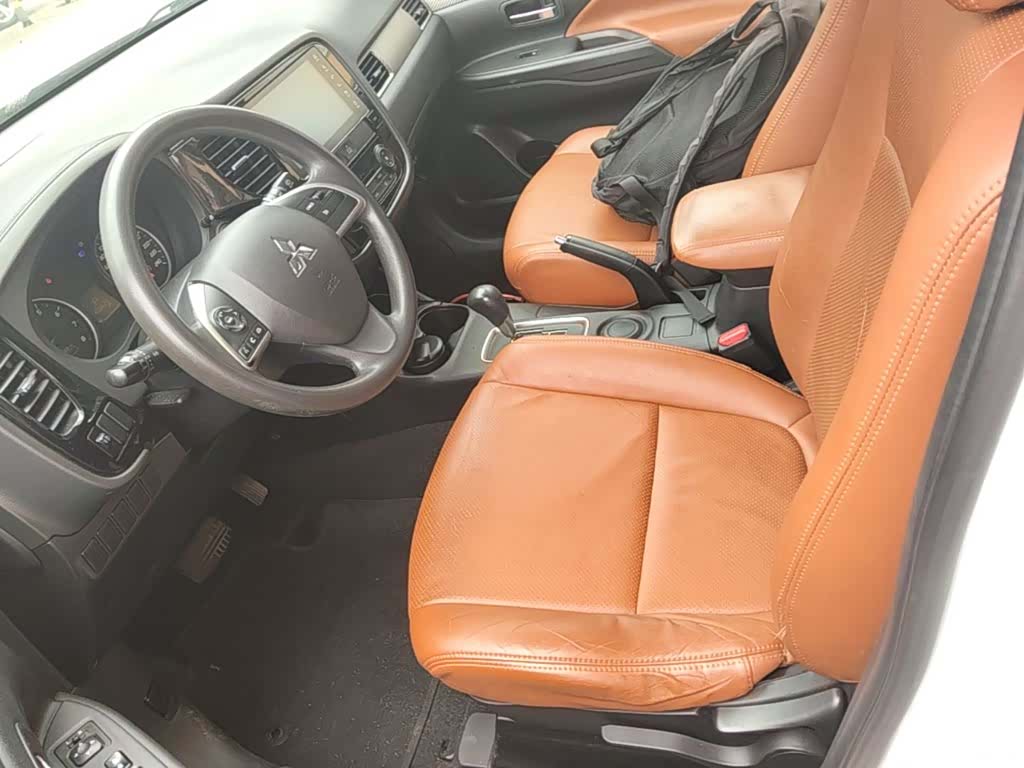 Mitsubishi Outlander, 2016 15