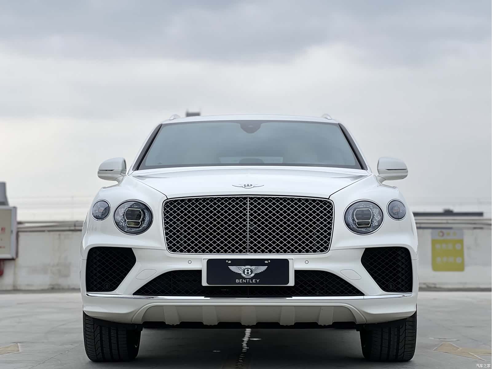 Bentley Bentayga, 2022 3