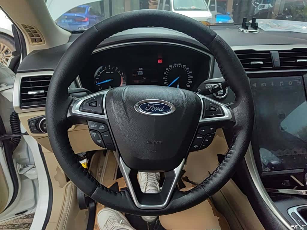 Ford Mondeo, 2014 11