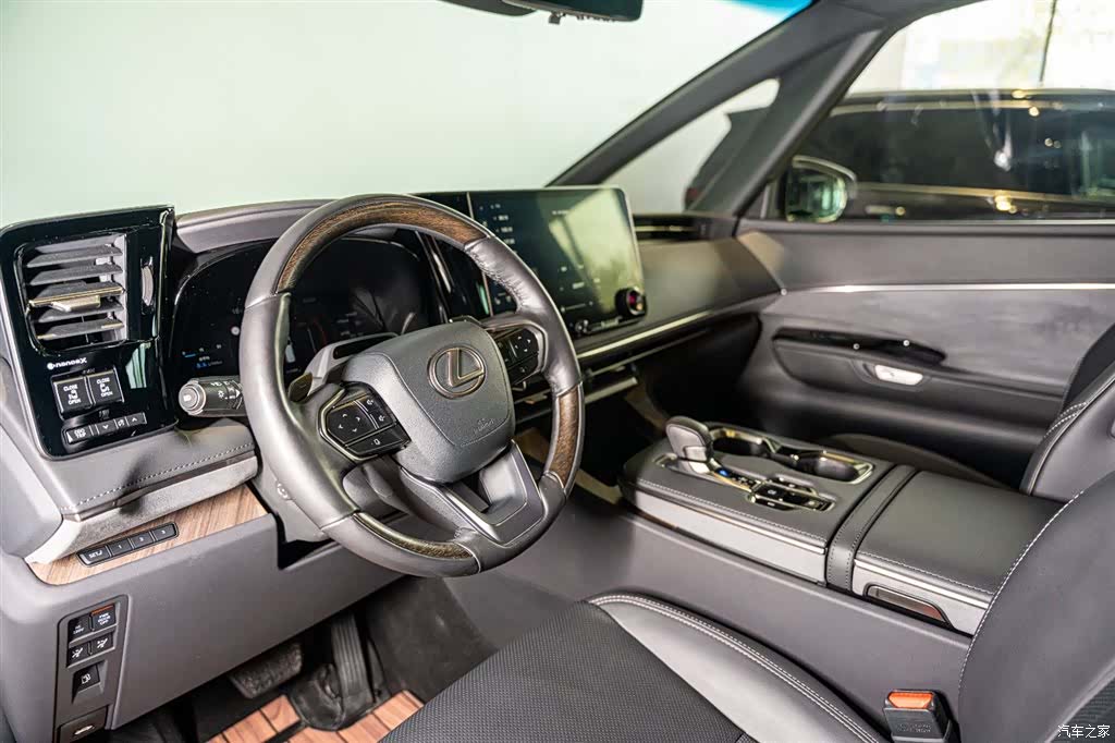 Lexus LM, 2024 все фото
