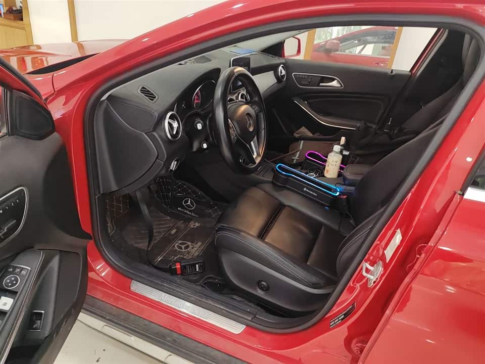 Mercedes-Benz GLA Mercedes-Benz GLA