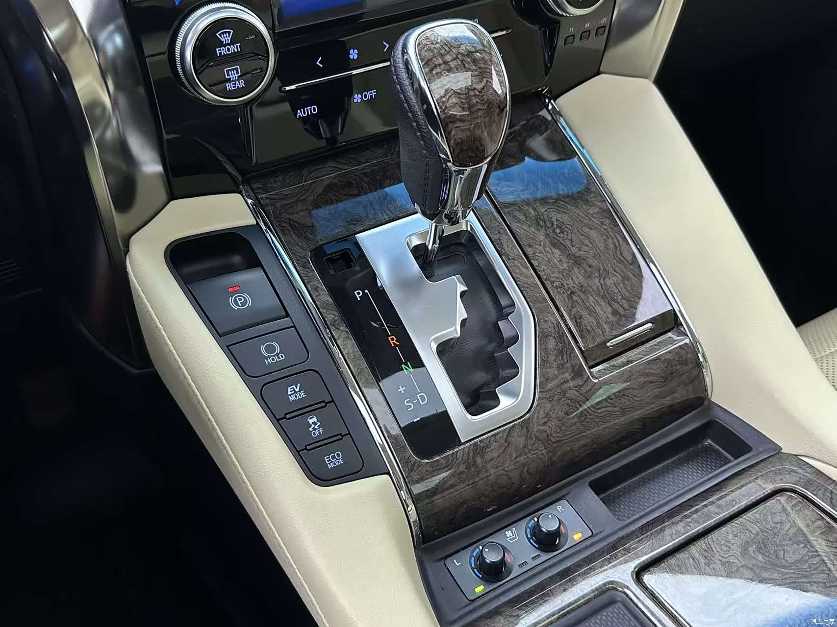 Toyota Vellfire, 2019 7