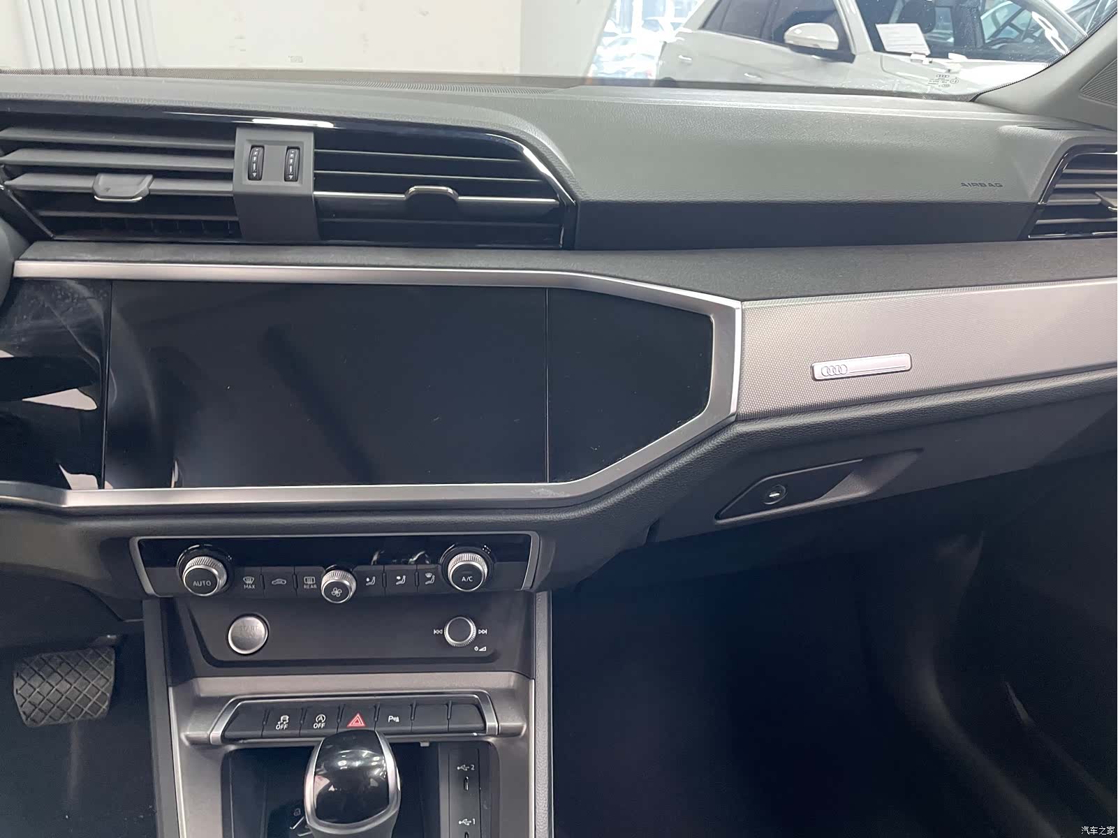 Audi Q3, 2022 12
