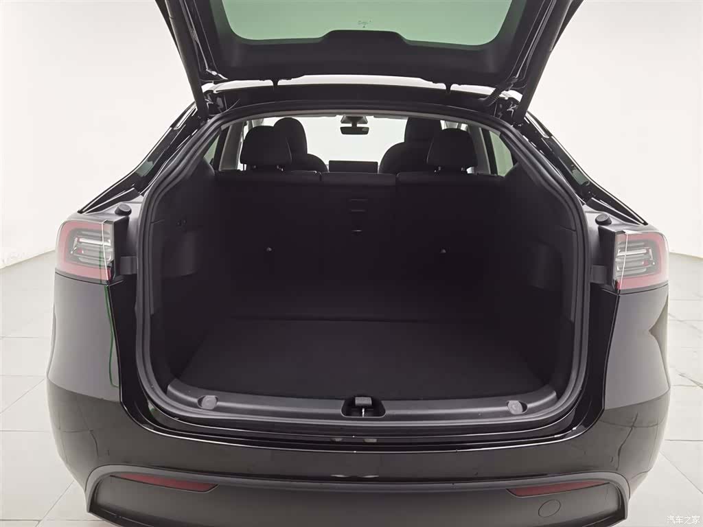 Tesla Model Y, 2023 16