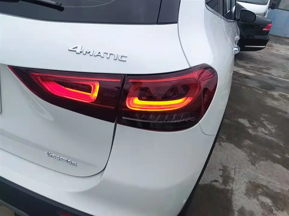 Mercedes-Benz GLA Mercedes-Benz GLA