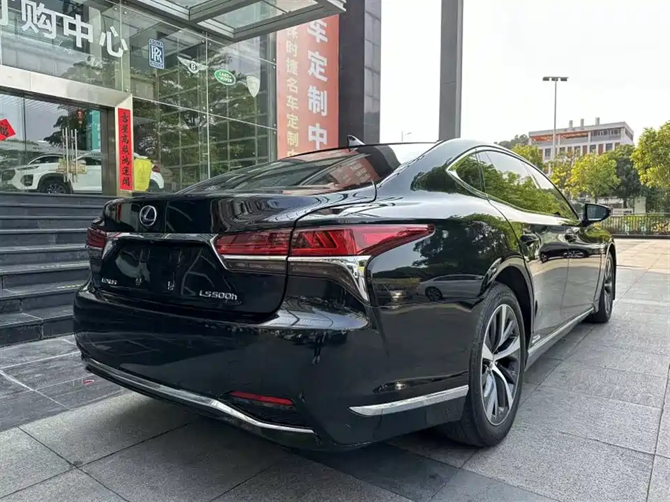 Lexus LS