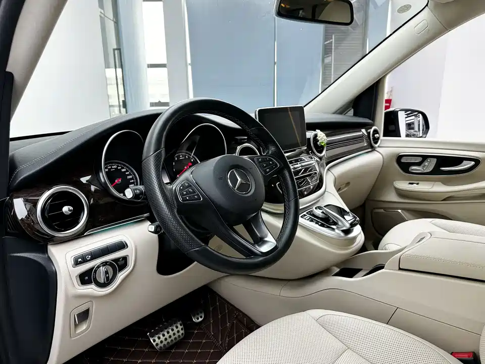 Mercedes-Benz V-class