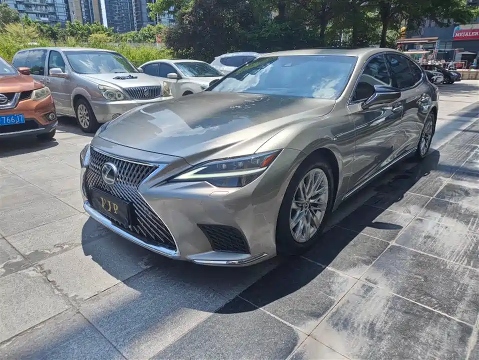 Lexus LS