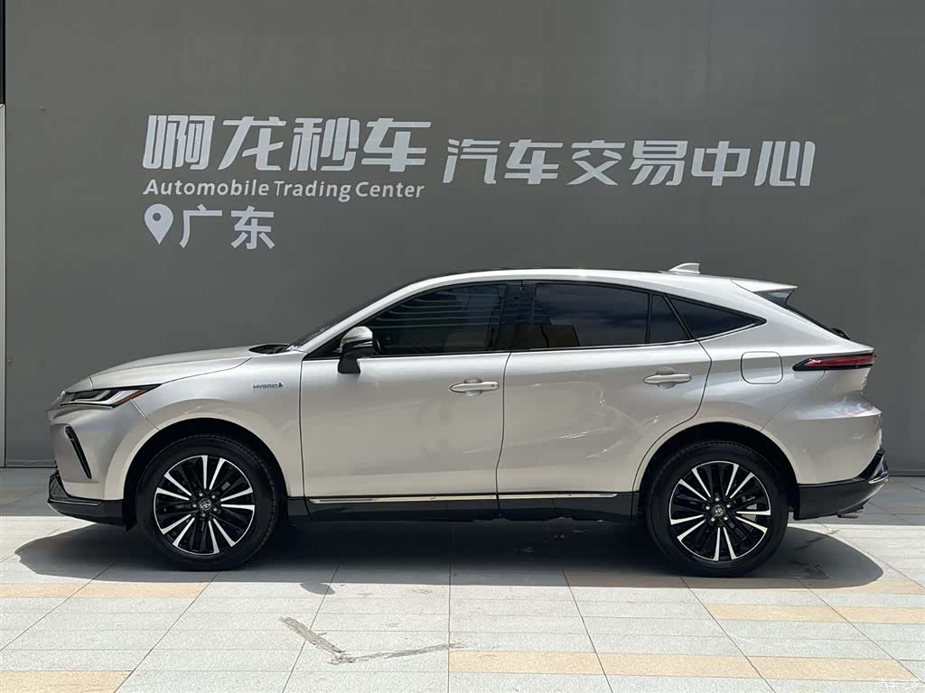 Toyota Venza, 2022 3