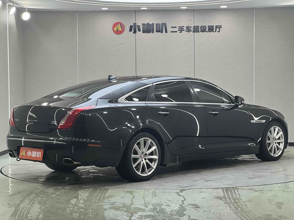 Jaguar XJ
