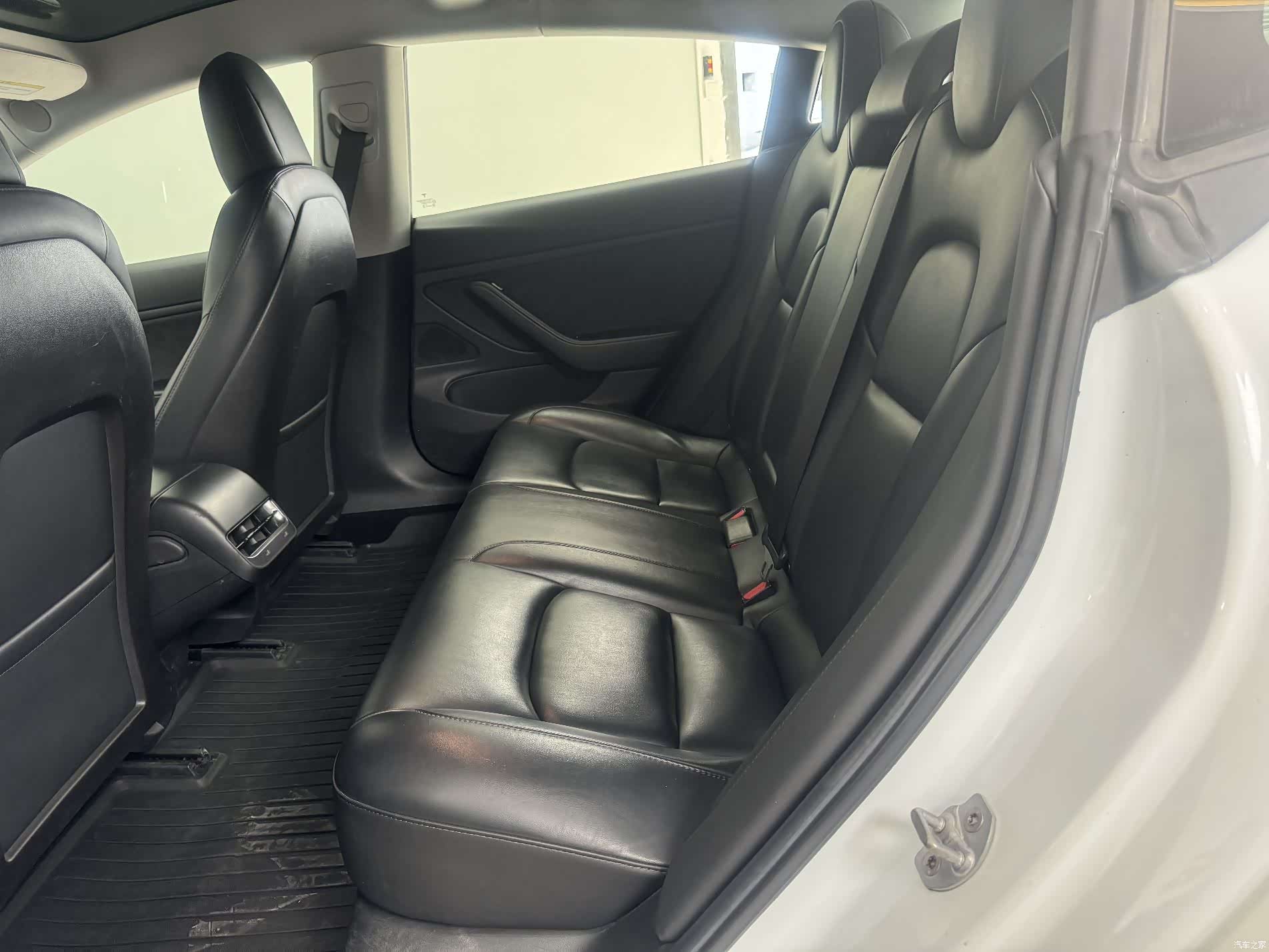 Tesla Model 3, 2019 11