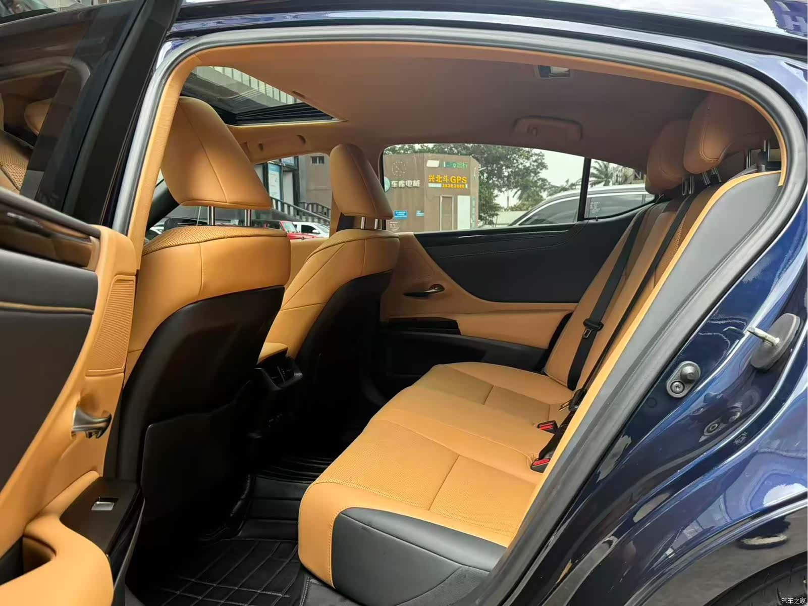 Lexus ES, 2021 все фото
