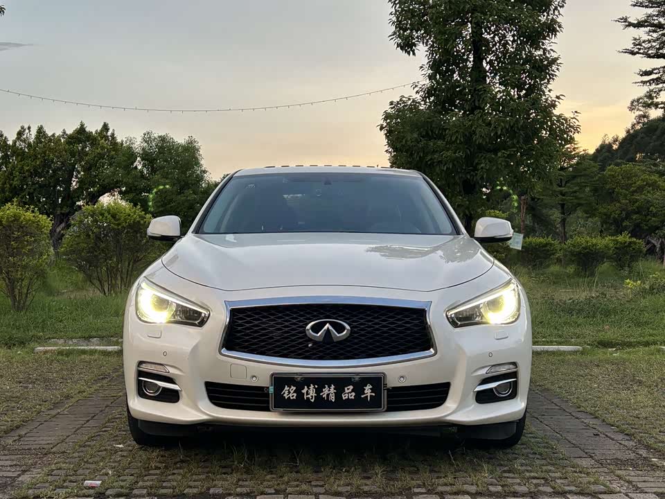 Infiniti Q50L