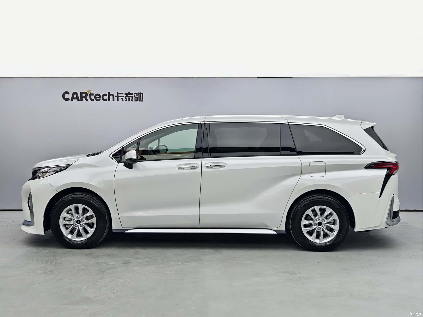 Toyota Granvia, 2026 3