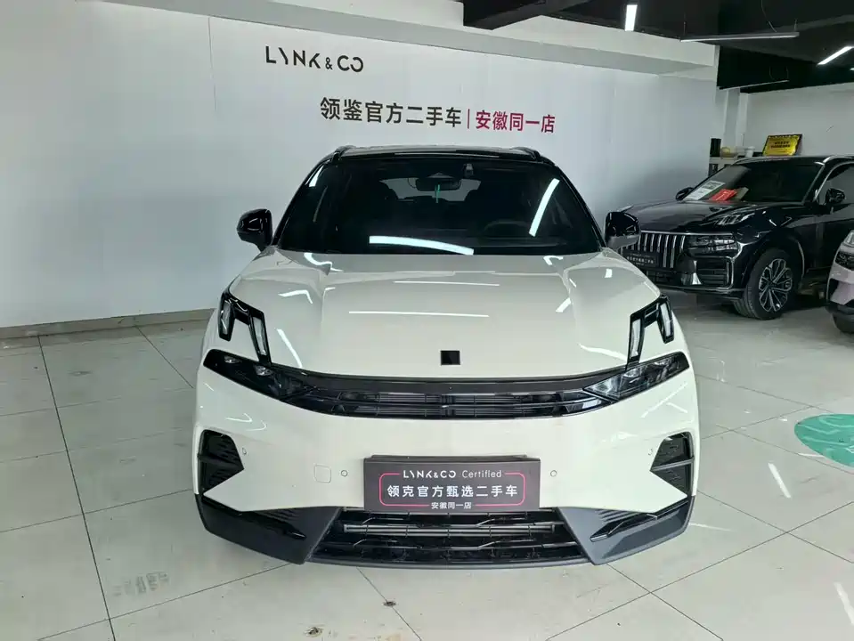 Lynk & Co 06