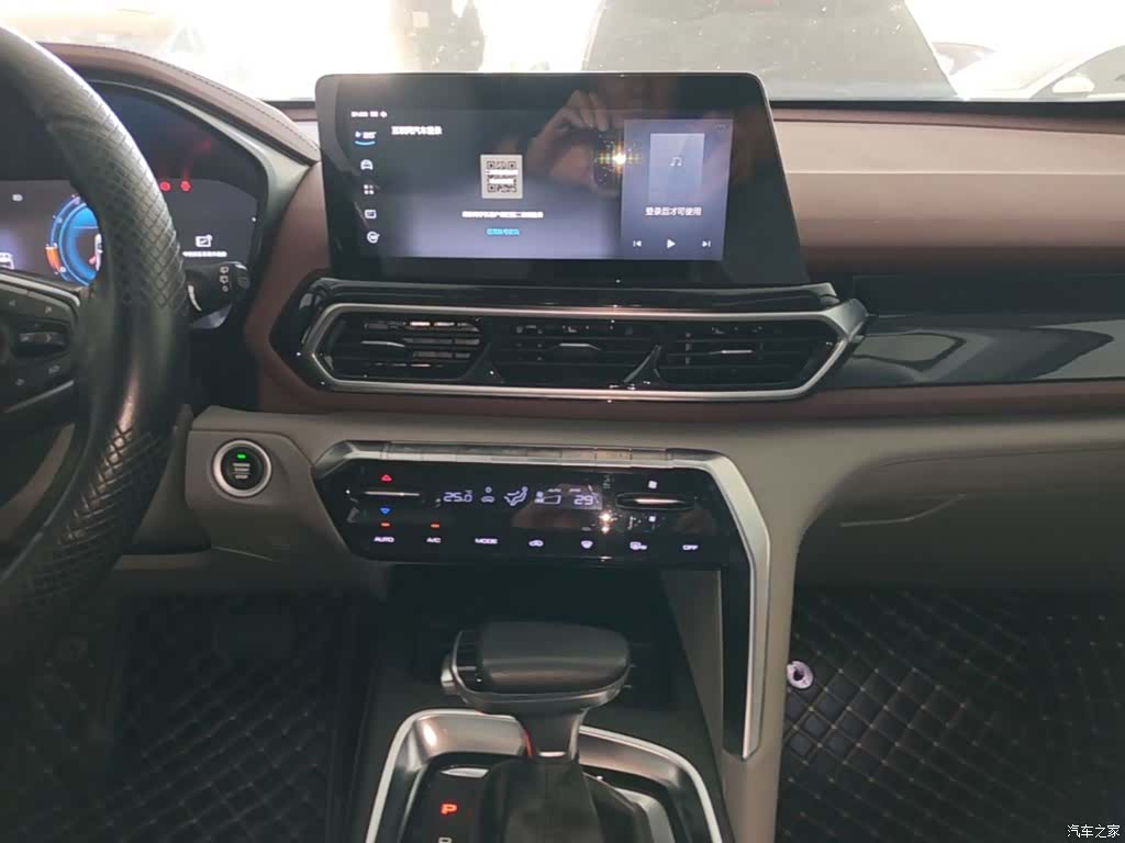 Wuling RS-5, 2020 13