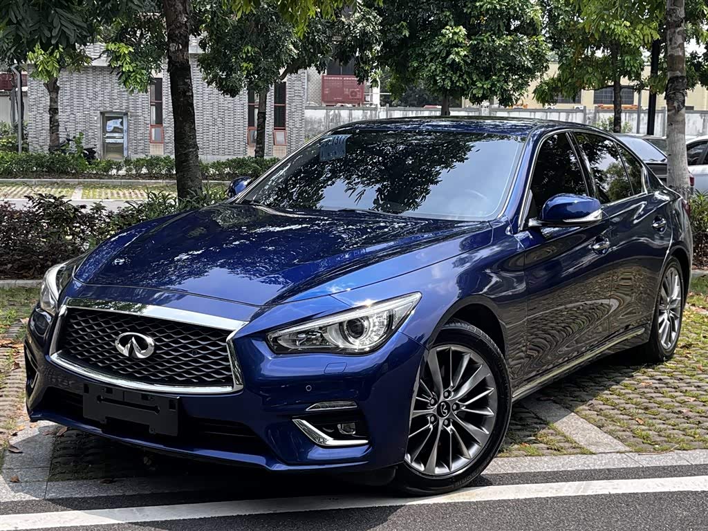 Infiniti Q50L
