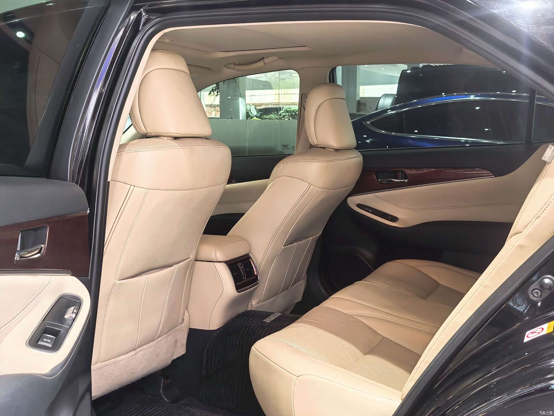 Toyota Crown, 2016 7