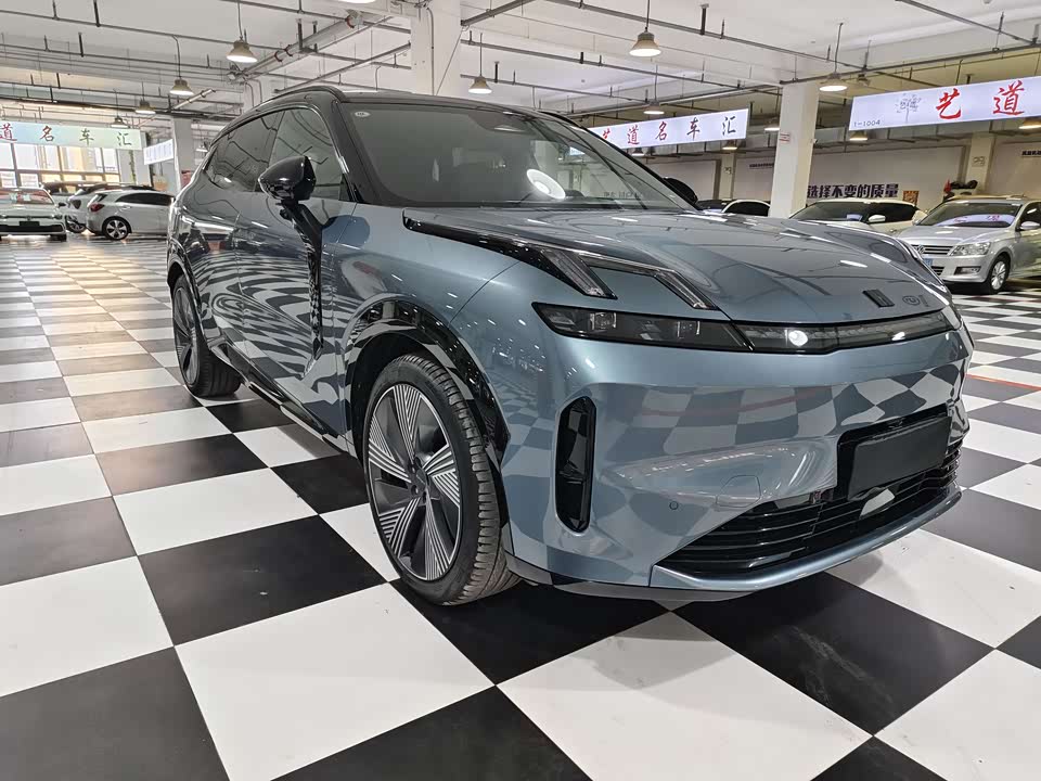 Lynk & Co 08 EM-P