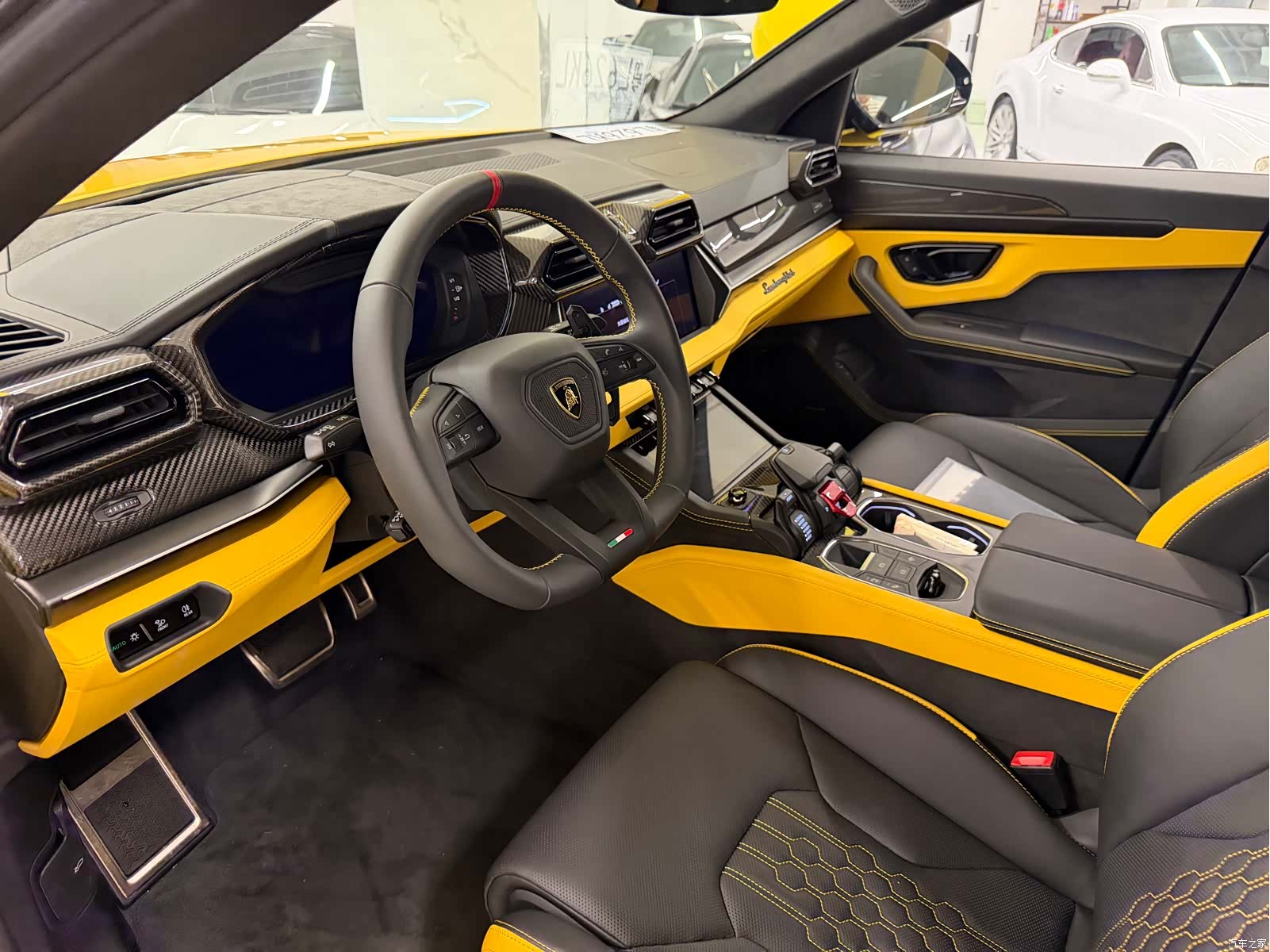 Lamborghini Urus, 2026 3