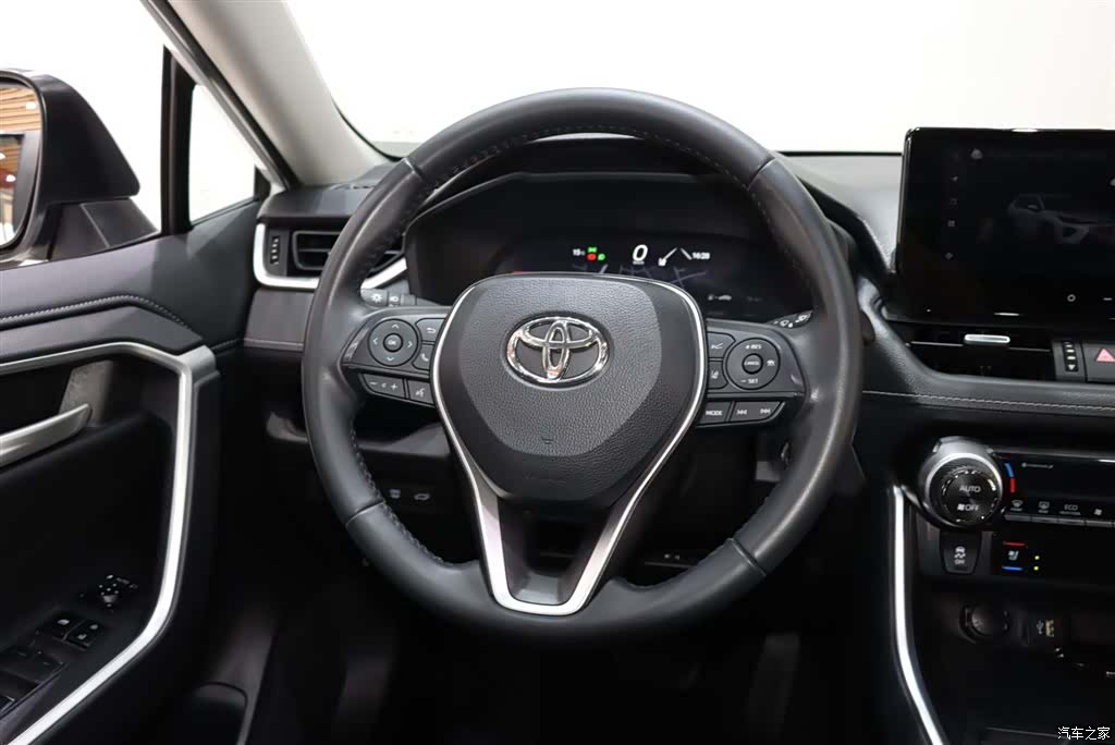 Toyota Wildlander, 2023 13