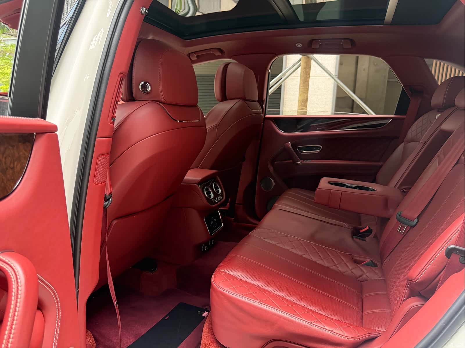 Bentley Bentayga, 2016 8