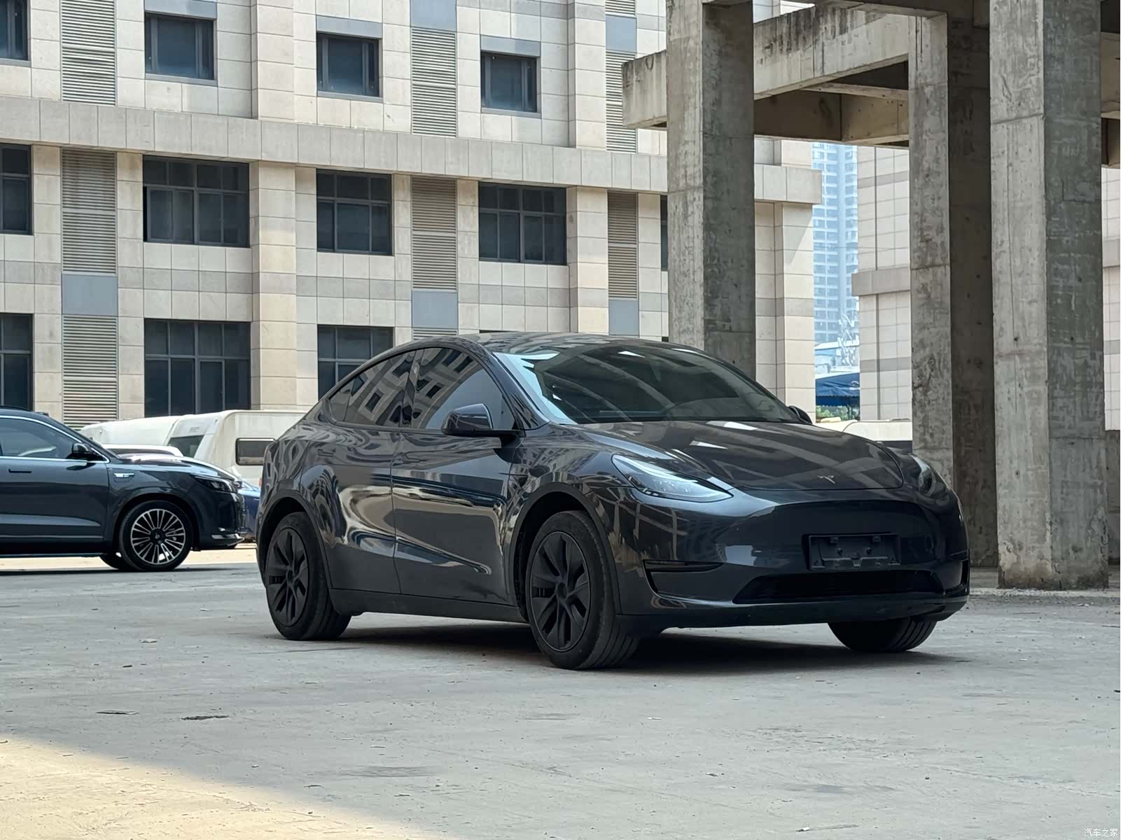 Tesla Model Y, 2025 3