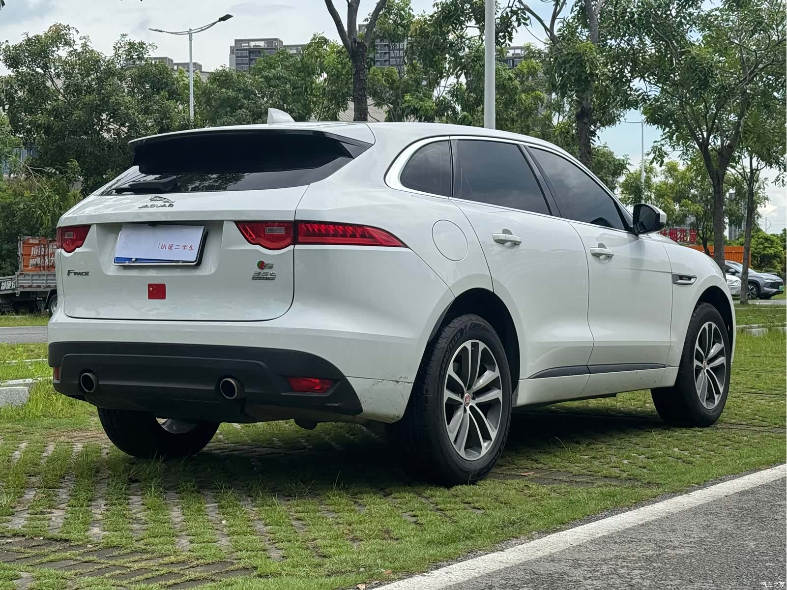 Jaguar F-PACE, 2017 все фото