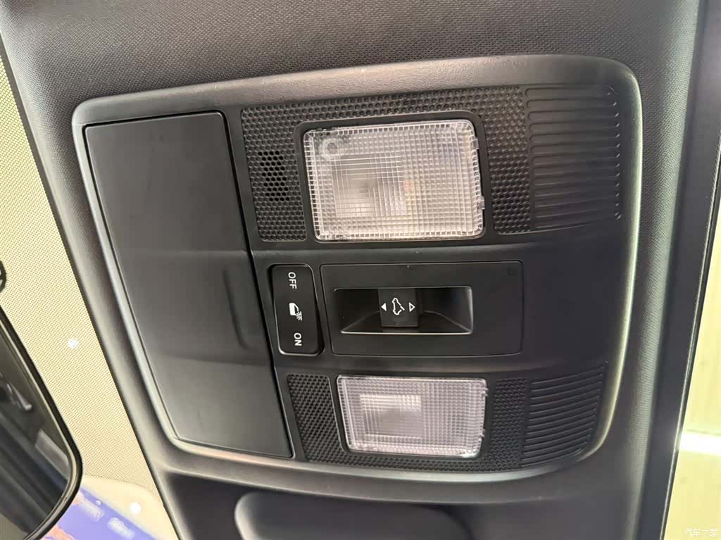 Mazda CX-4, 2023 14