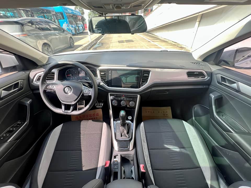 Volkswagen T-ROC exploring Songs