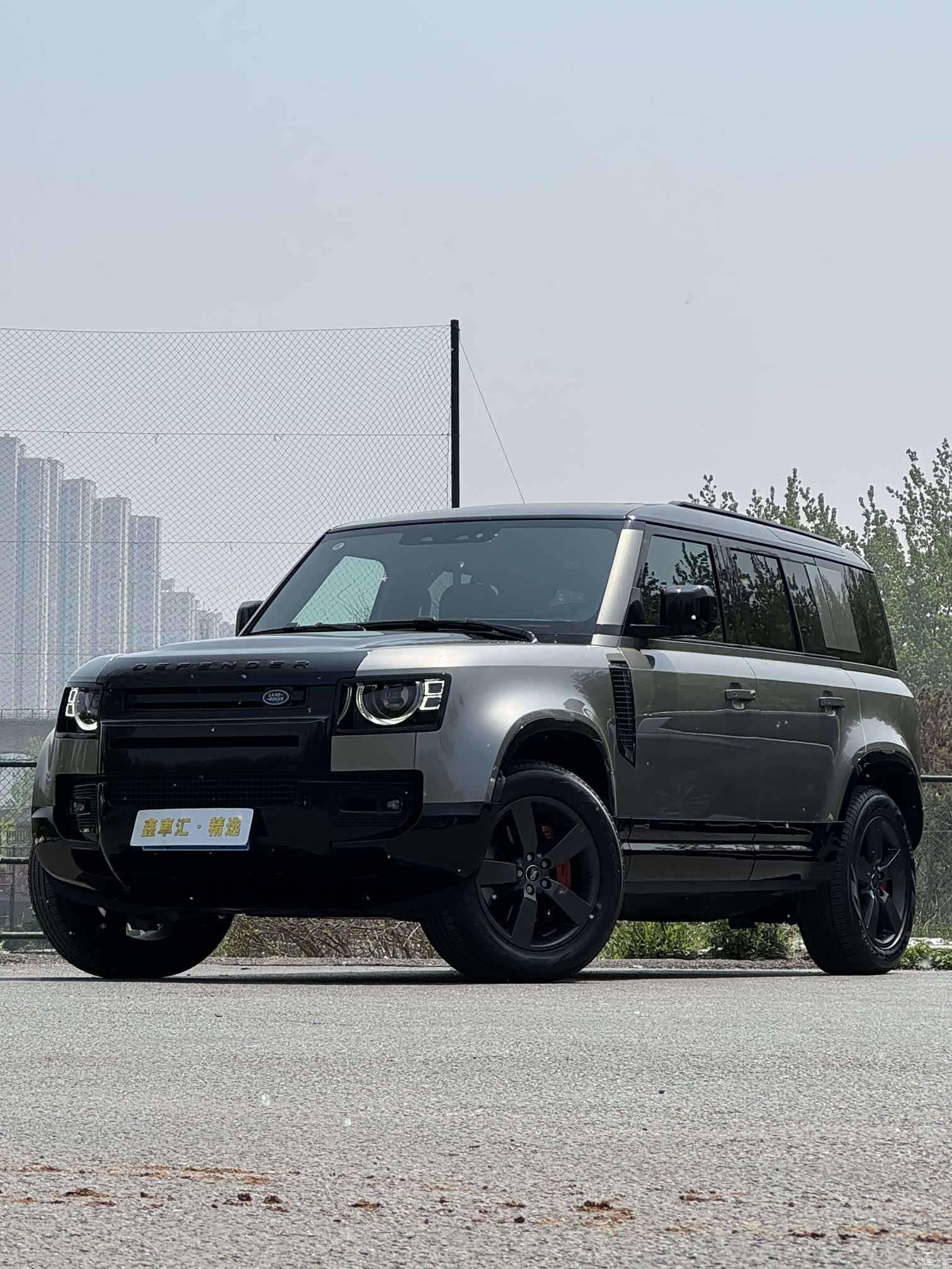Land Rover Defender, 2024 4