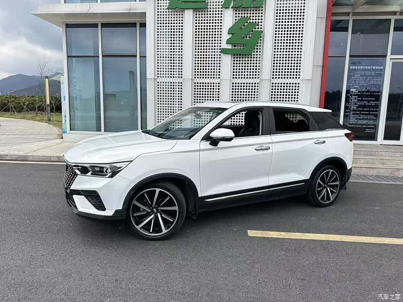 Bestune T77, 2019 3