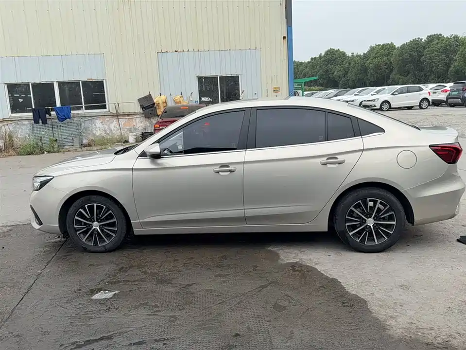 Roewe i5