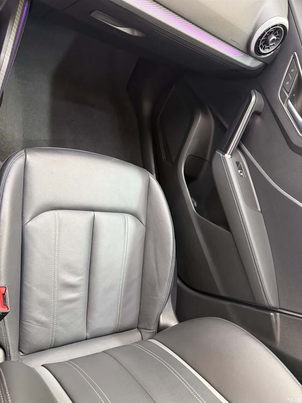 Audi Q2L, 2023 13