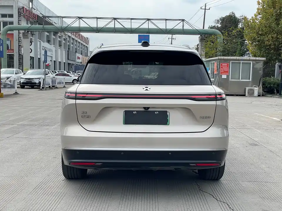 NIO ES8