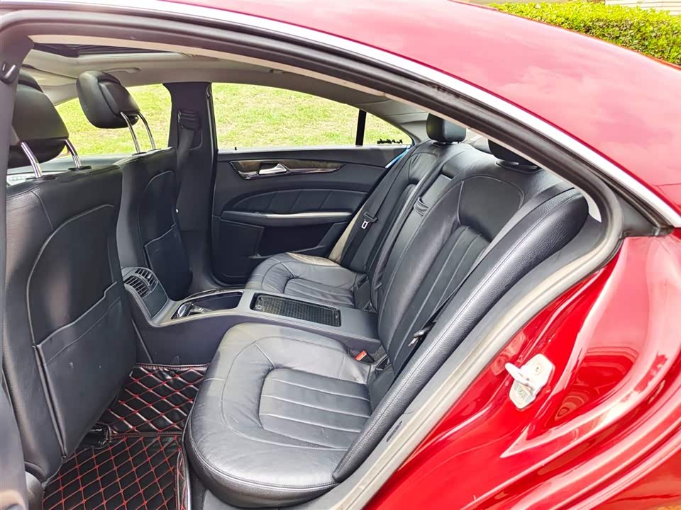 Mercedes-Benz CLS Mercedes-Benz CLS