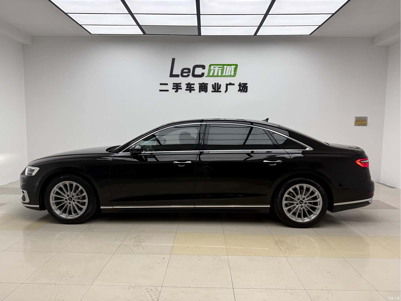 Audi A8L, 2022 3