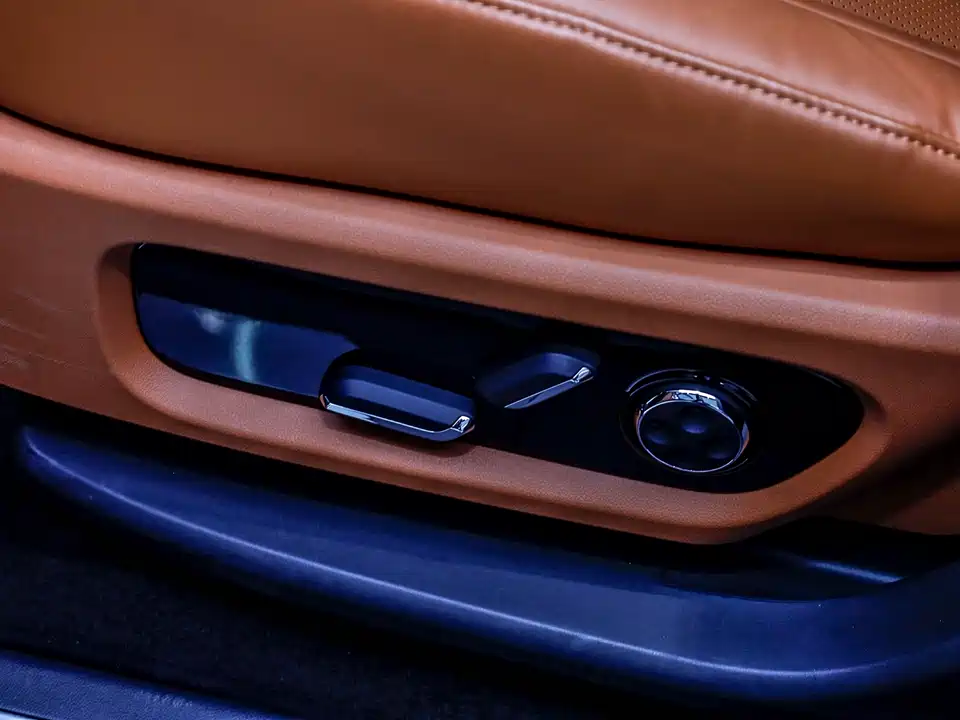 AITO Ask the world M9